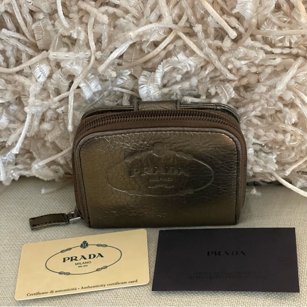COA⭐️PRADA Vitello Daino Leather
Compact Wallet⭐️STUNNING⭐️ 💯Authentic